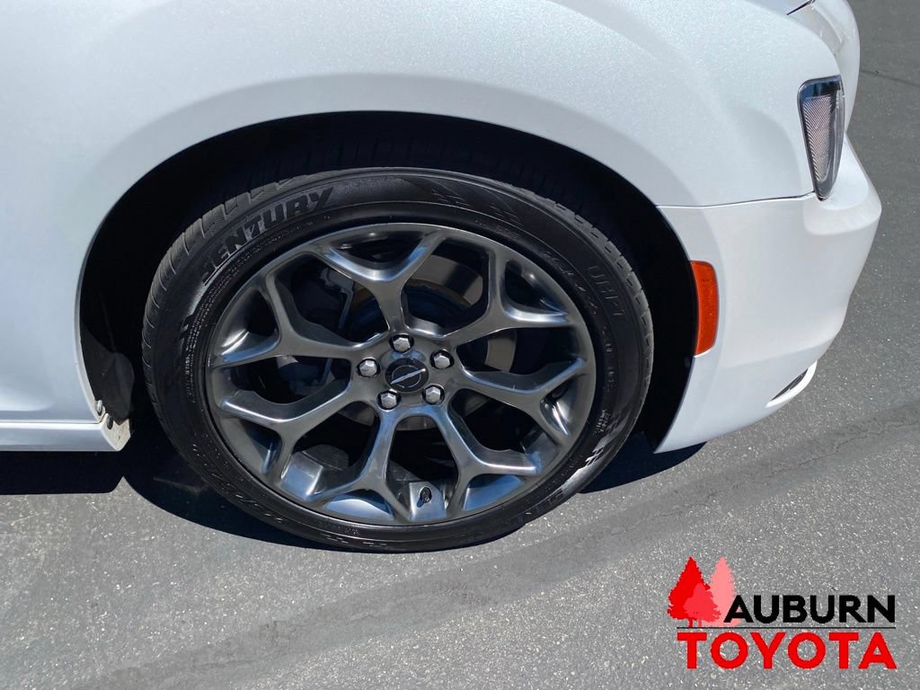 Used 2015 Chrysler 300 S RWD image 9