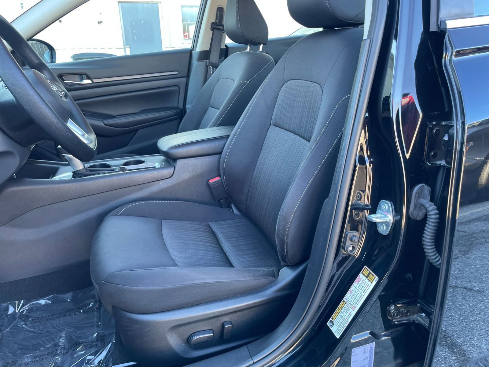 Used 2025 Nissan Altima 2.5 SV image 25