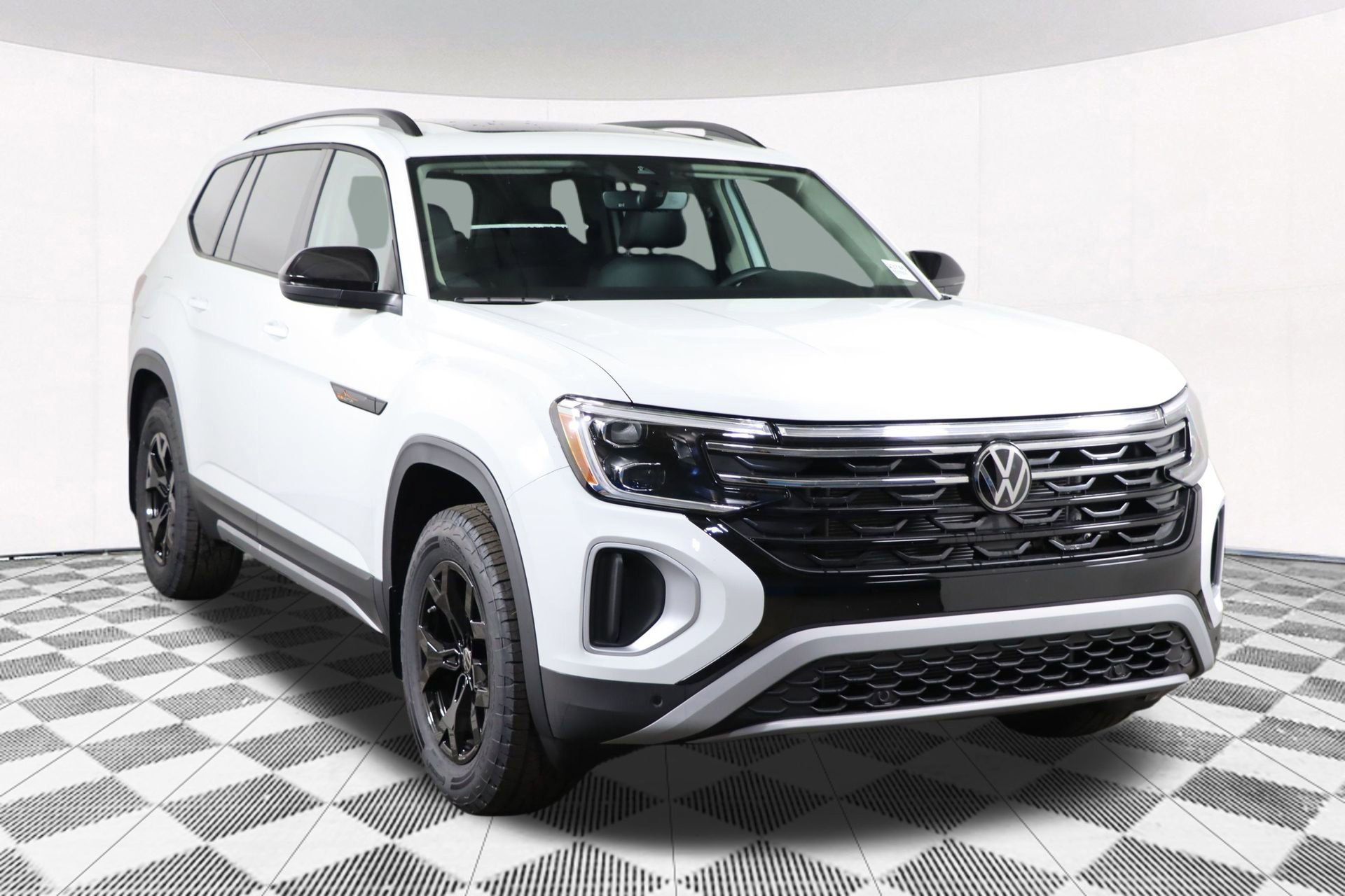Used 2025 Volkswagen Atlas Peak Edition SE image 19