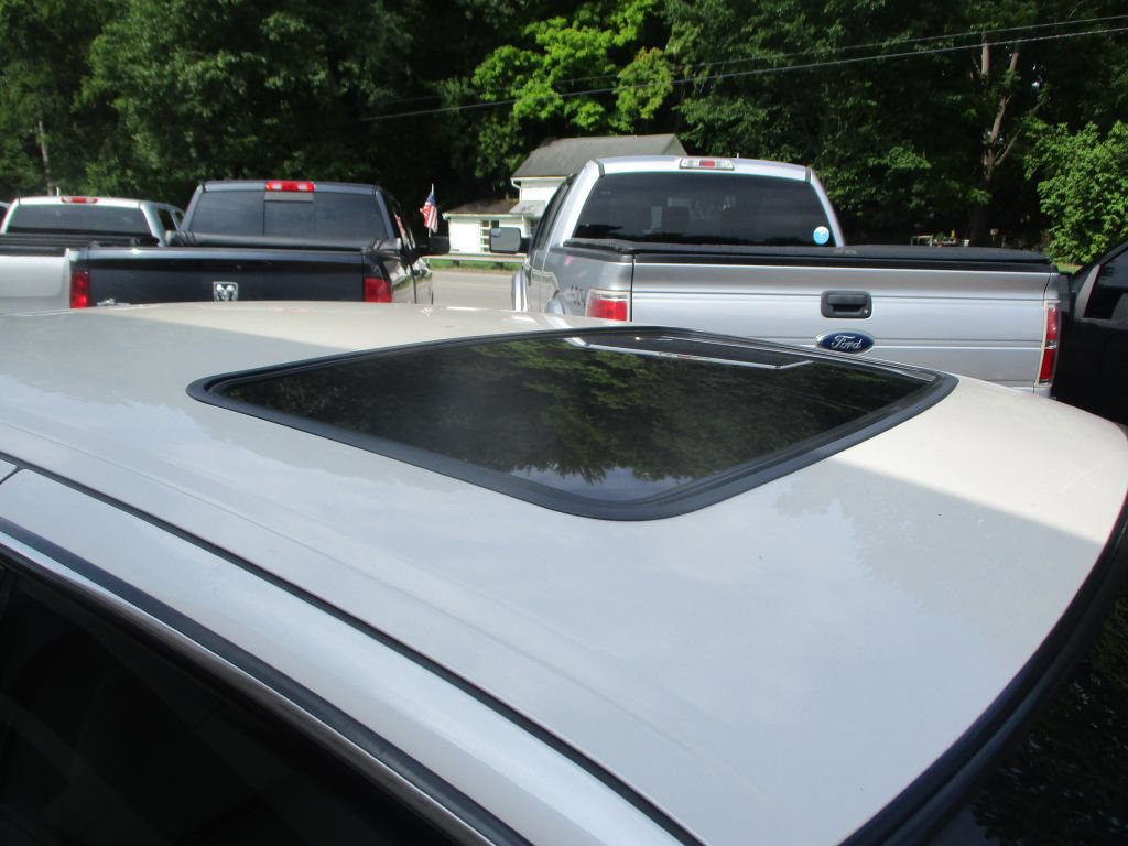 Used 2002 Cadillac De Ville w/ Comfort/Convenience Pkg FWD image 4