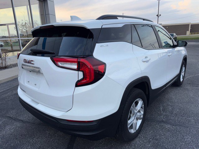 Used 2023 GMC Terrain SLE w/ Driver Convenience Package FWD image 3