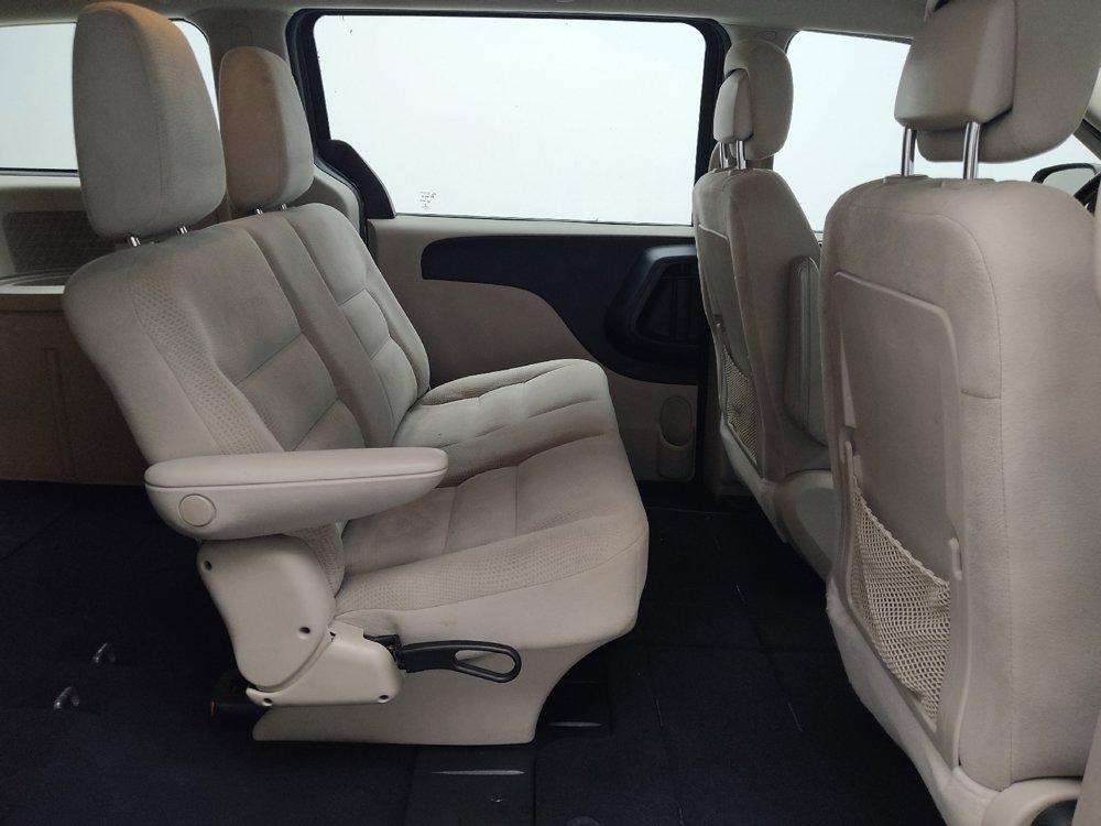 Used 2016 Dodge Grand Caravan American Value Package w/ UConnect Hands-Free Group FWD image 19
