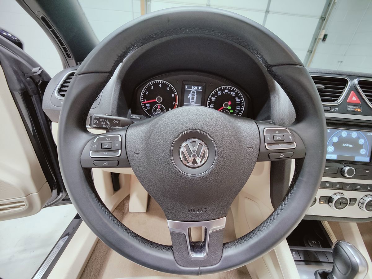 Used 2014 Volkswagen Eos FWD image 29