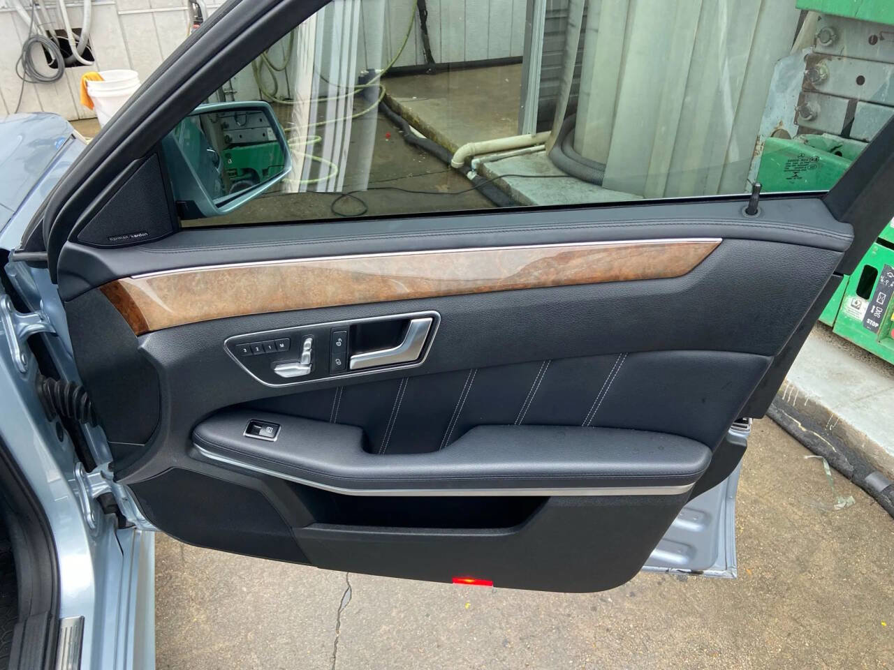 Used 2015 Mercedes-Benz E 400 Sedan w/ Driver Assistance Package image 12