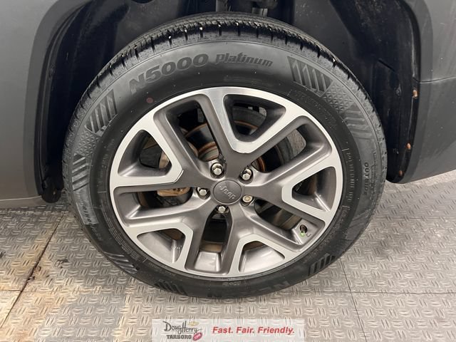 Used 2017 Jeep Renegade Latitude FWD image 24
