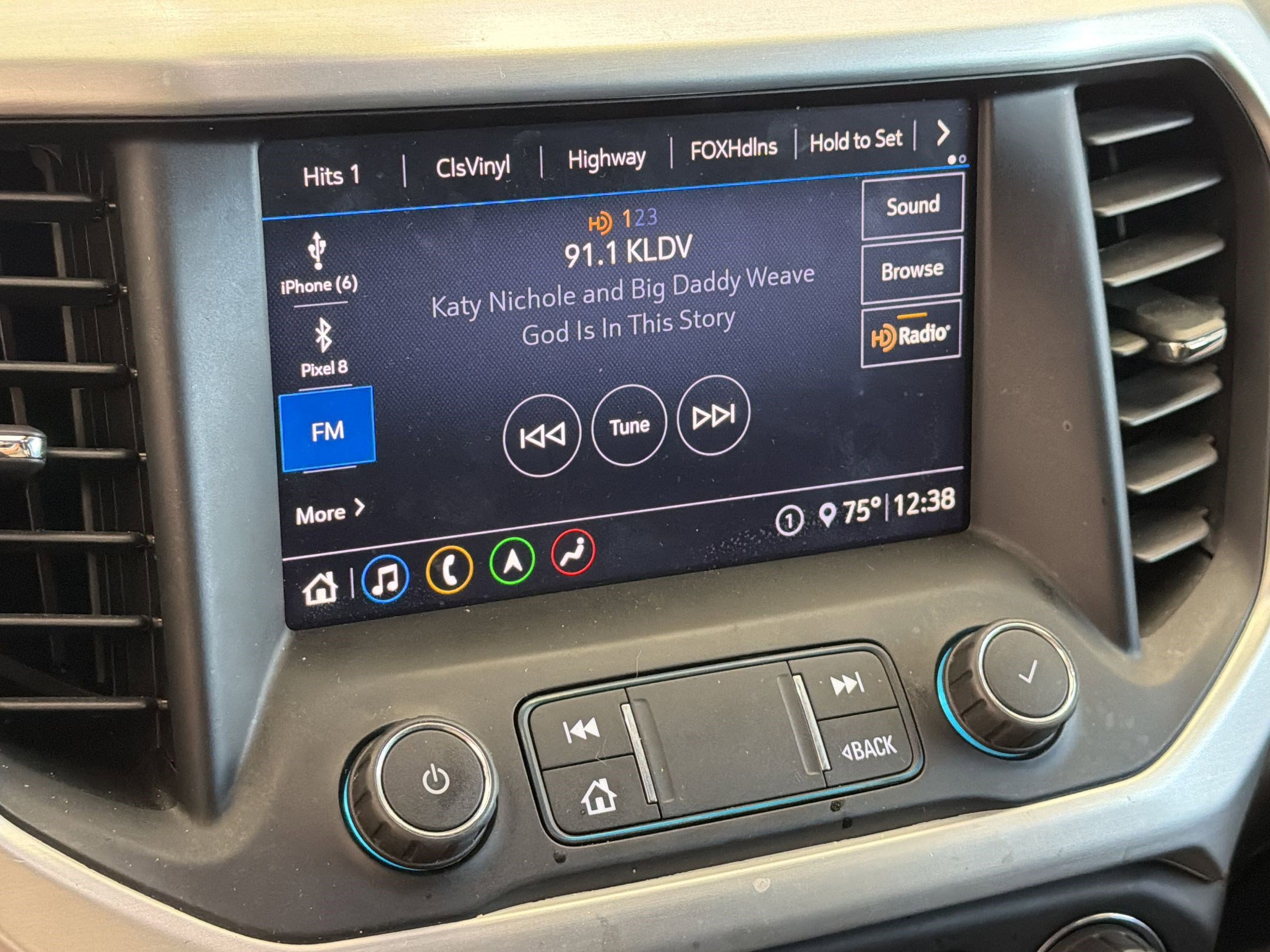 Used 2020 GMC Acadia SLT w/ Driver Alert Package II image 23