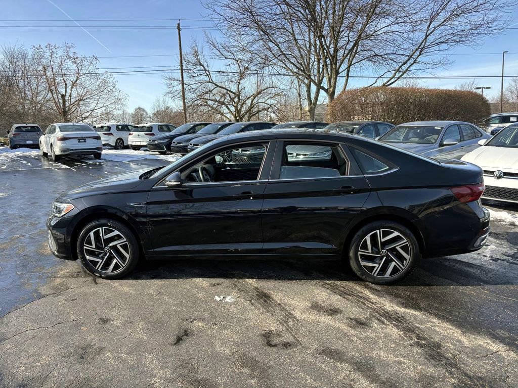 Used 2022 Volkswagen Jetta SEL image 4