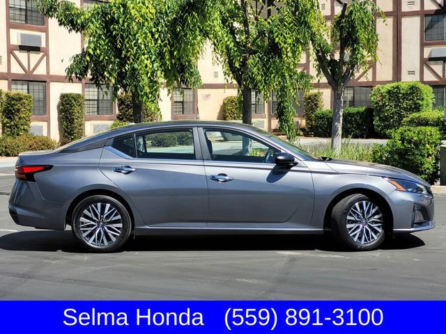 Used 2025 Nissan Altima 2.5 SV FWD image 4