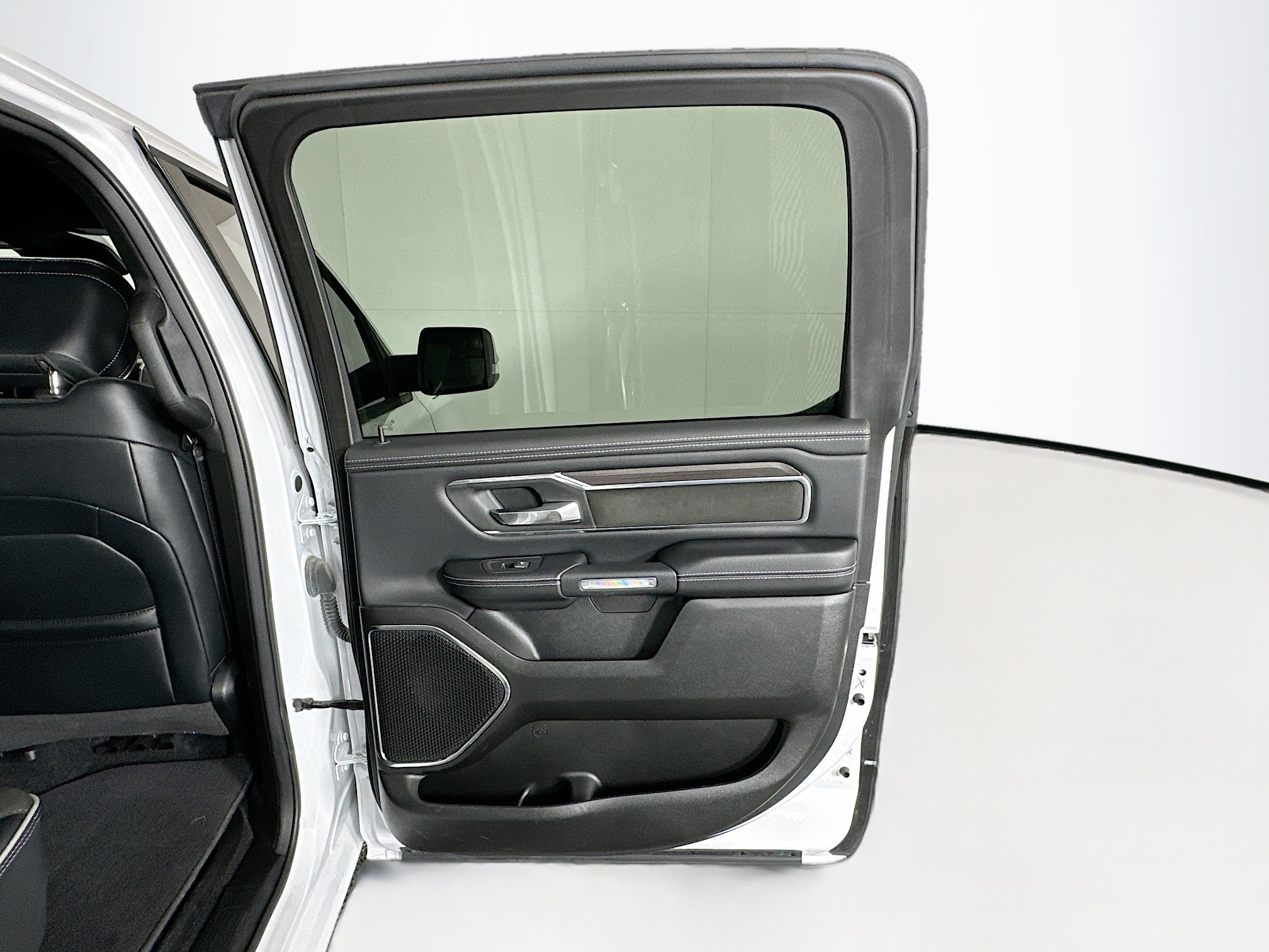 Used 2025 RAM 1500 Laramie AWD/4WD image 28
