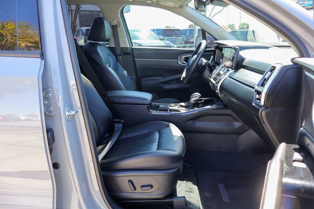 Used 2023 Kia Sorento SX image 9