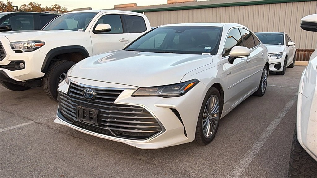 Used 2019 Toyota Avalon Limited image 15