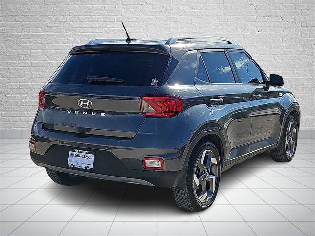 Used 2024 Hyundai Venue SEL image 4