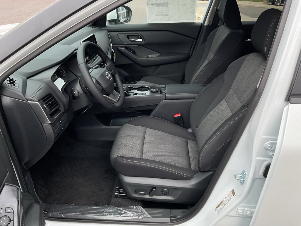 New 2026 Nissan Rogue SV w/ Cold Weather Package AWD/4WD image 10