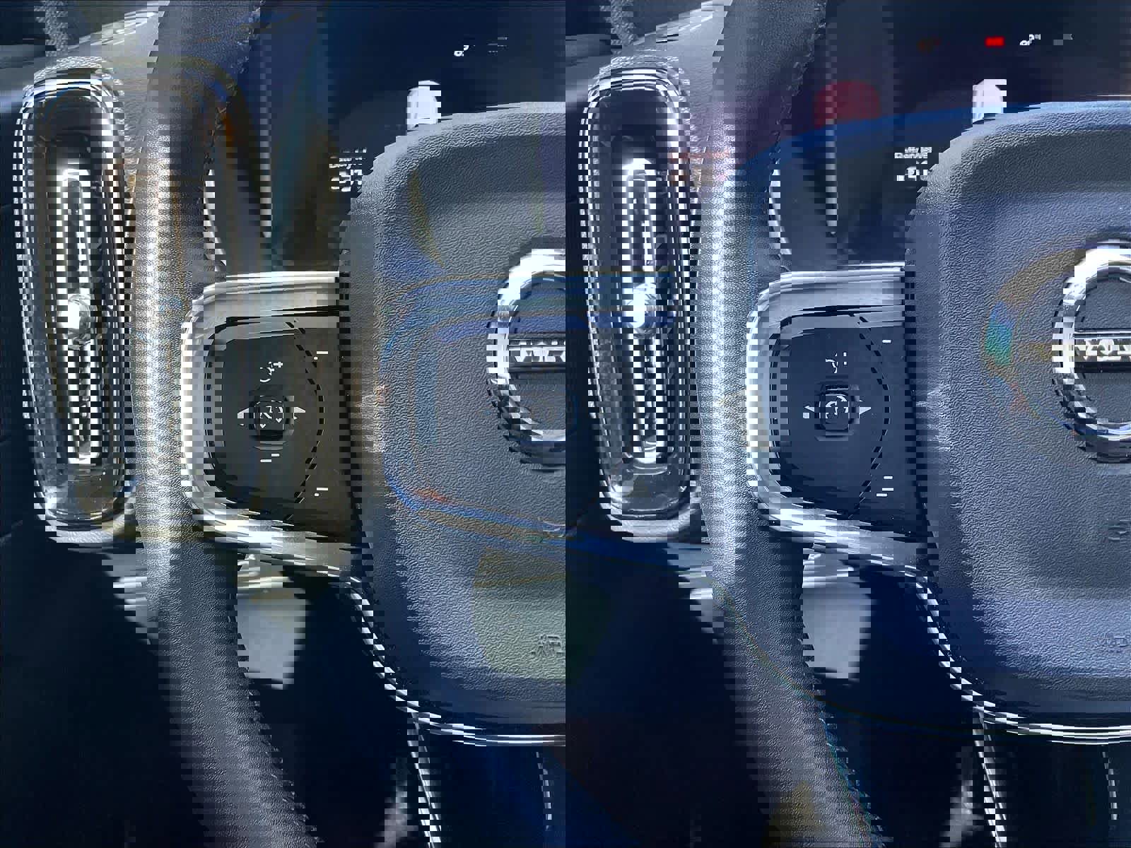 Used 2023 Volvo C40 P8 Recharge Ultimate image 20