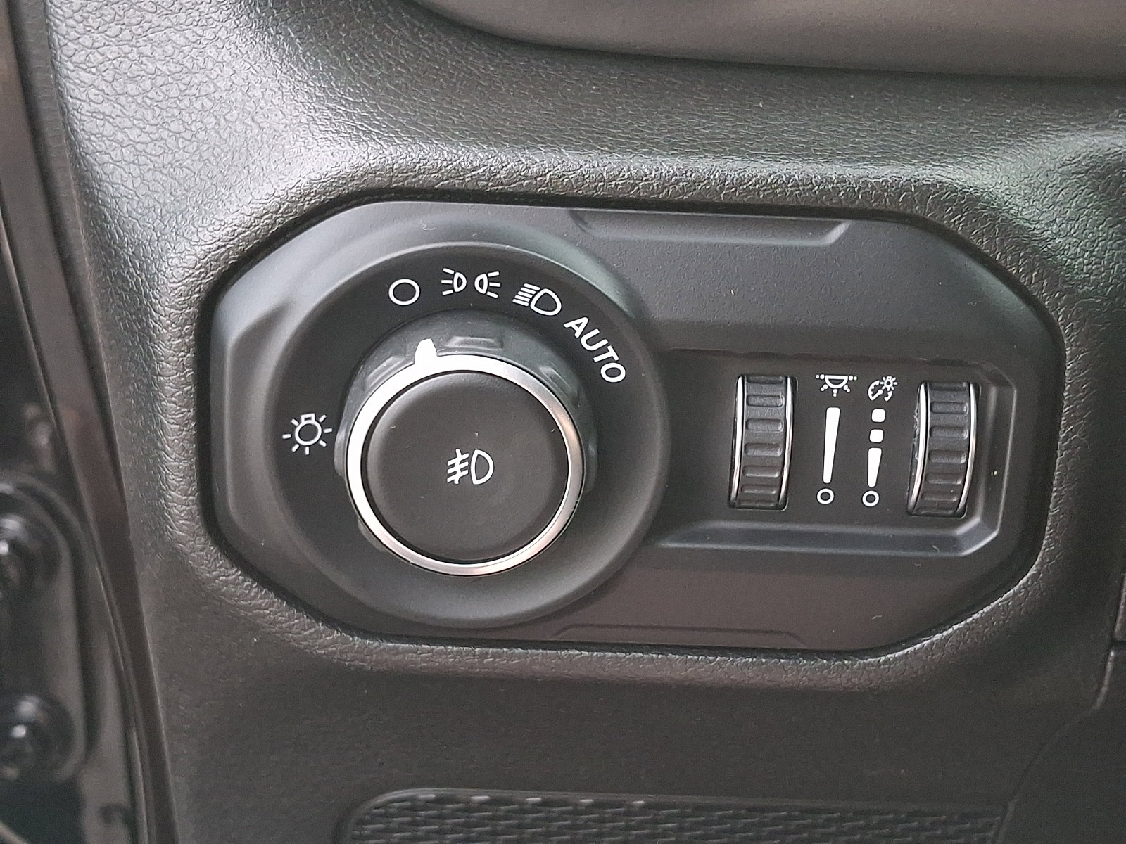 Used 2020 Jeep Wrangler Sport AWD/4WD image 22