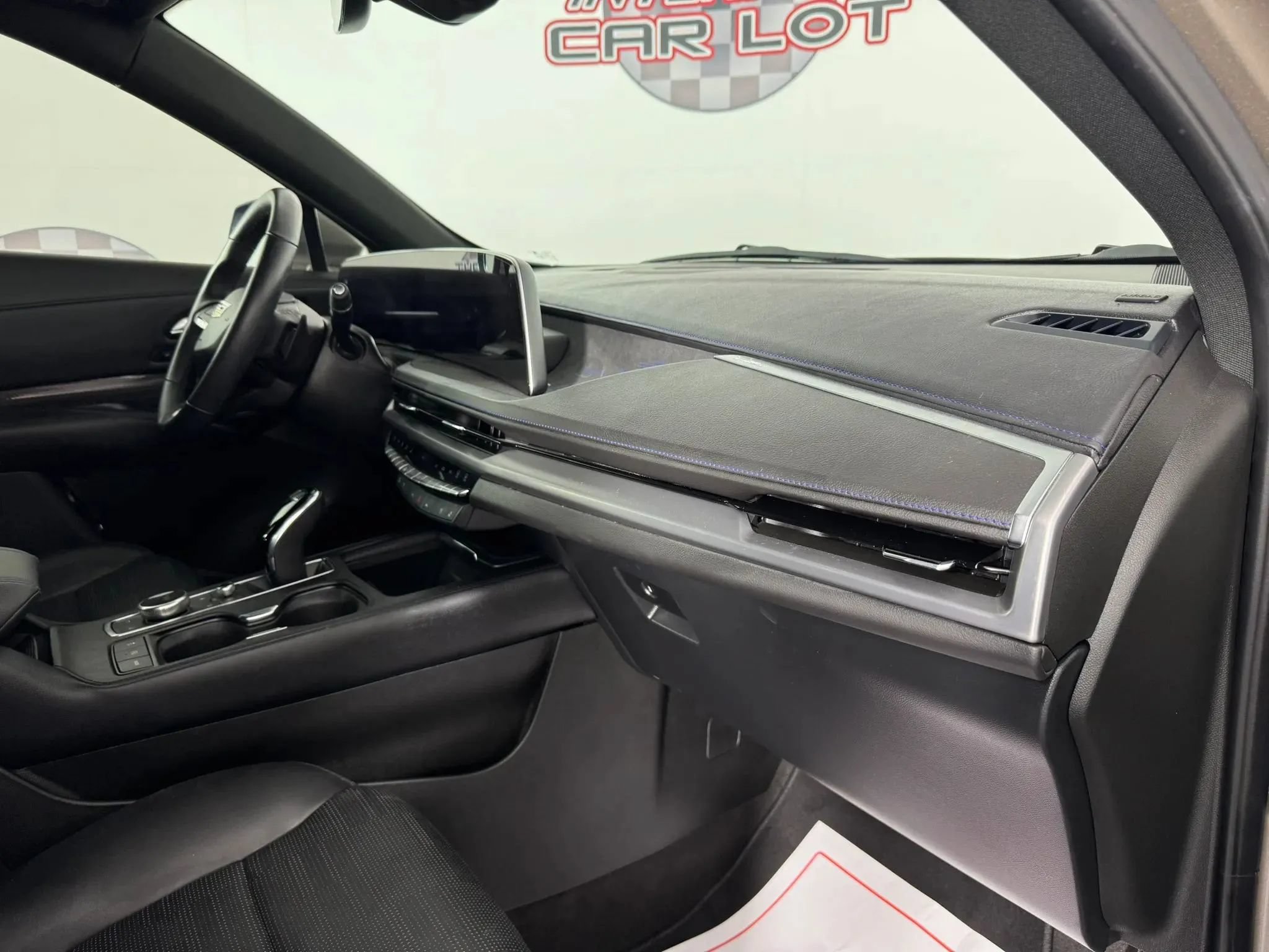 Used 2025 Cadillac XT4 Sport FWD image 12