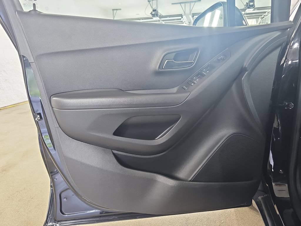 Used 2020 Chevrolet Trax LS w/ Tint and Cruise Package AWD/4WD image 31