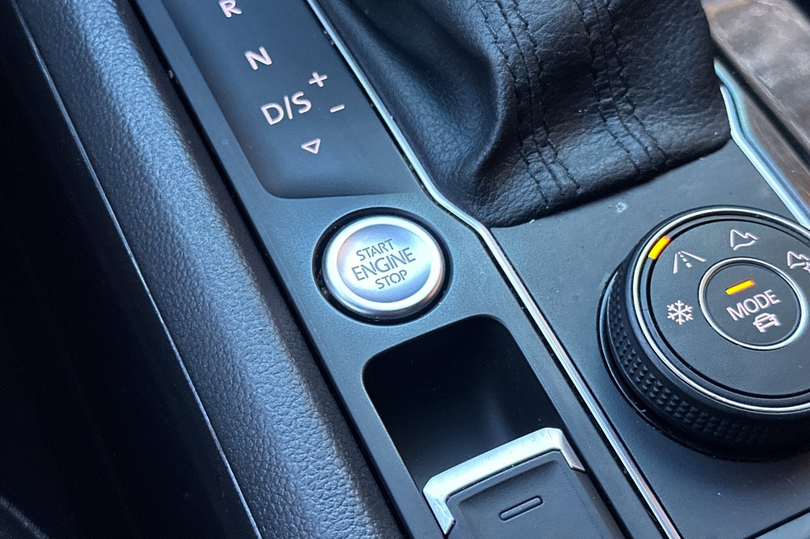 Used 2020 Volkswagen Atlas Cross Sport SEL image 19