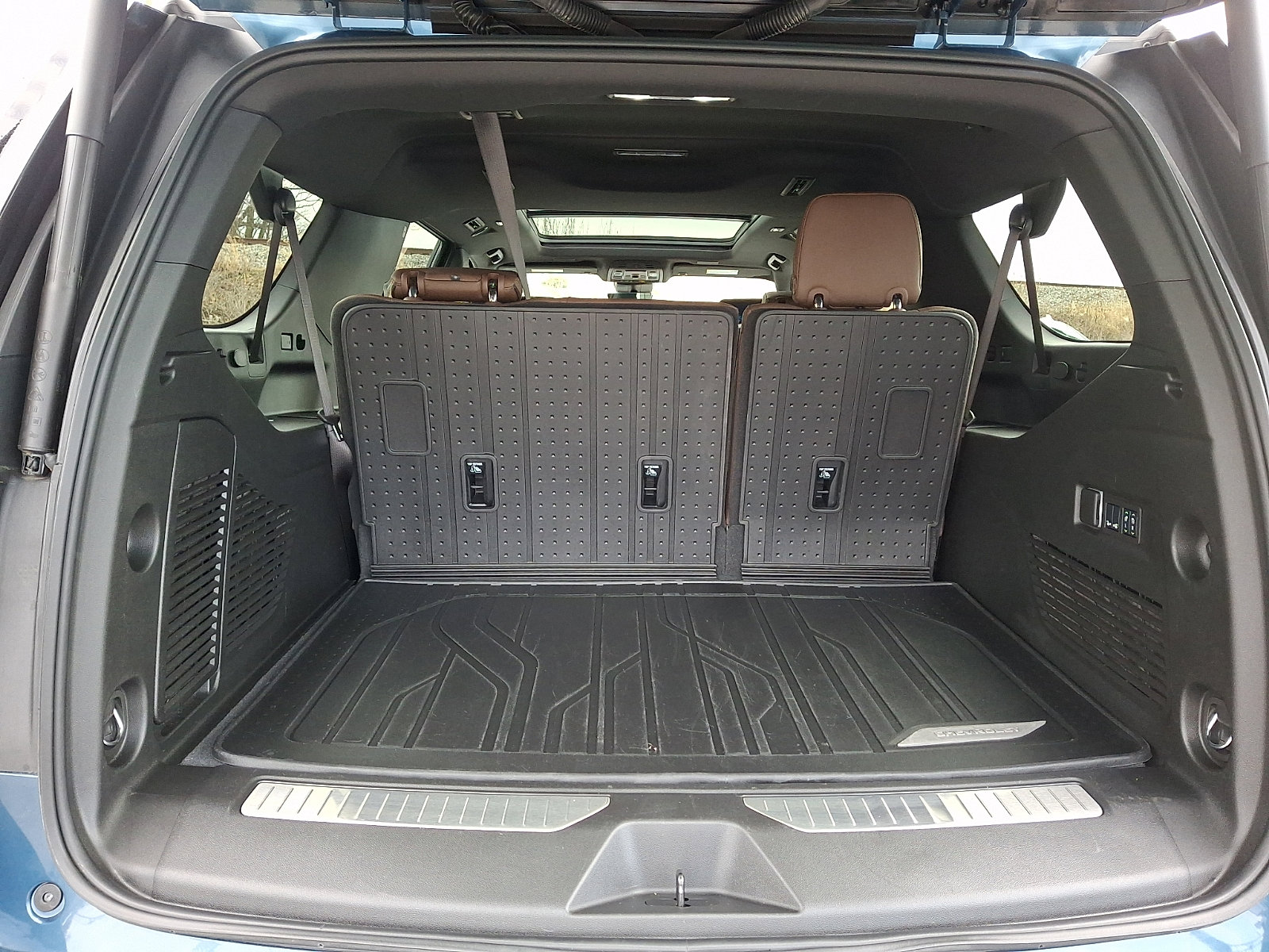 Used 2025 Chevrolet Suburban High Country image 31