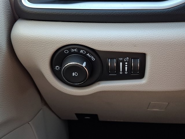 Certified 2024 Chrysler Pacifica Touring-L FWD image 30