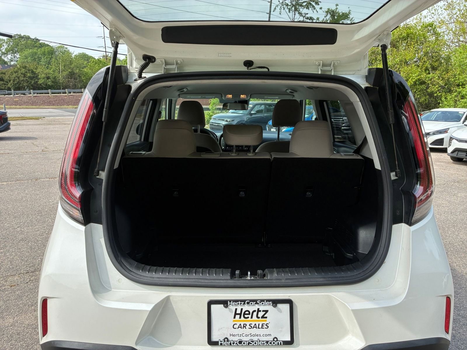 Used 2025 Kia Soul LX w/ LX Technology Package FWD image 28