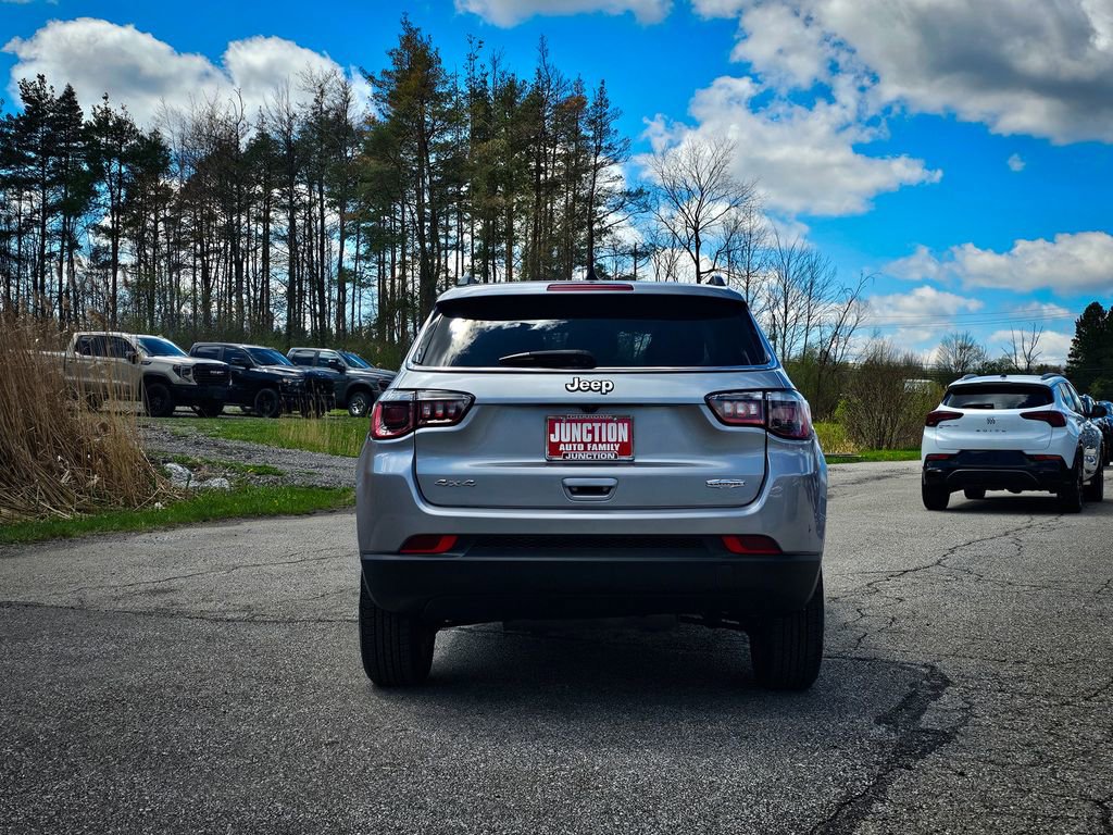 Used 2018 Jeep Compass Latitude w/ Popular Equipment Group image 4