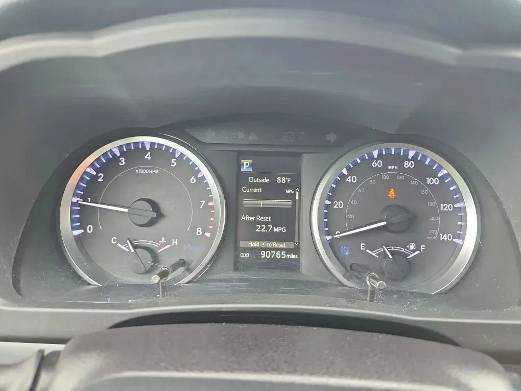 Used 2019 Toyota Highlander LE AWD/4WD image 17