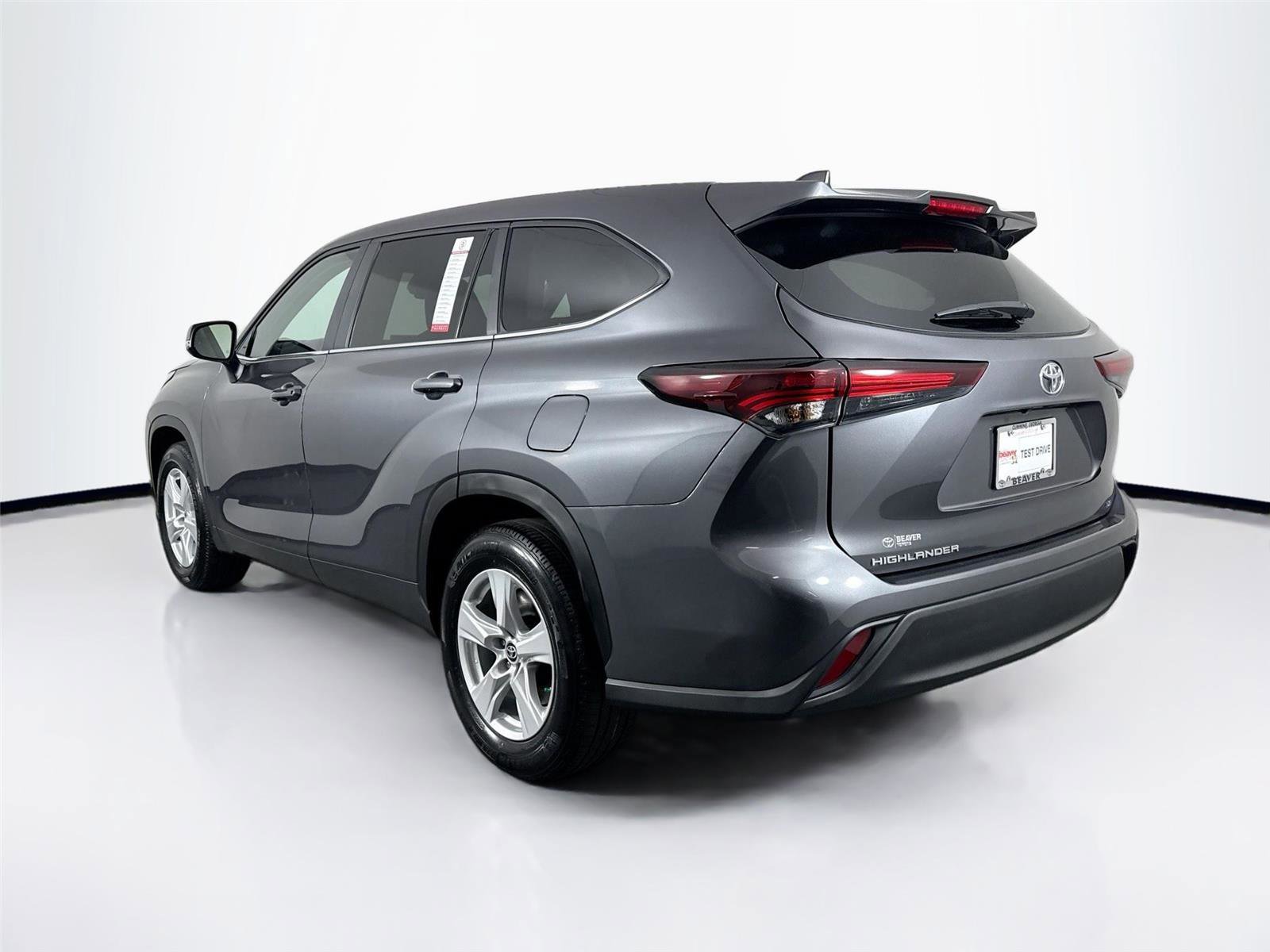 Certified 2025 Toyota Highlander LE FWD image 12
