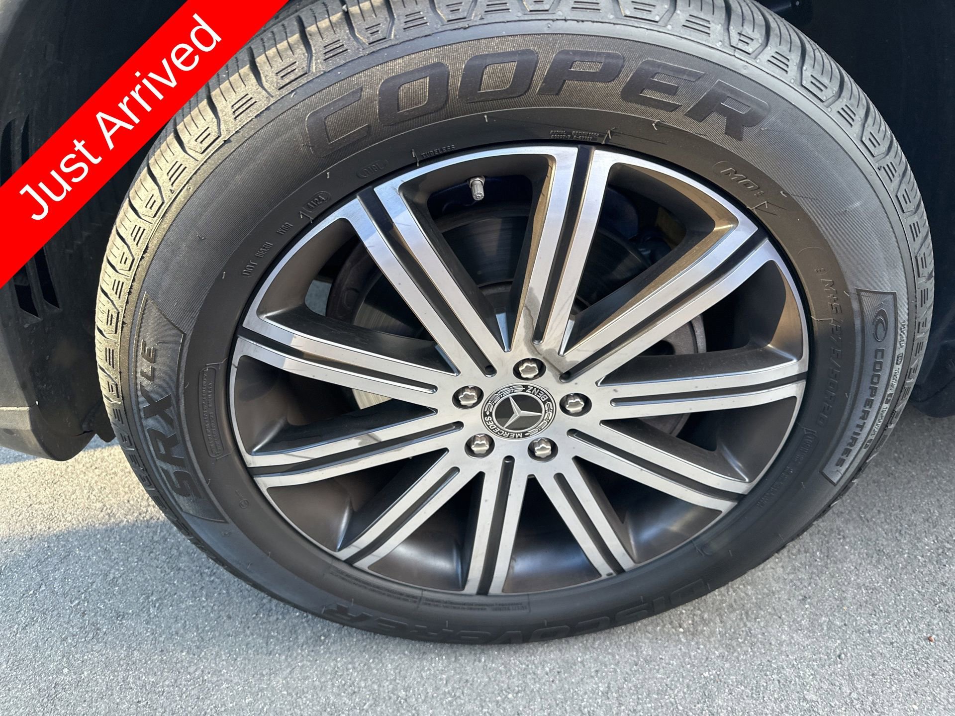 Used 2025 Mercedes-Benz GLE 350 4MATIC image 3