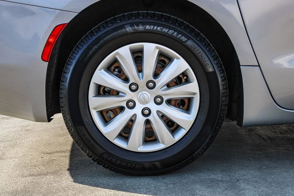 Used 2021 Chrysler Voyager L image 12