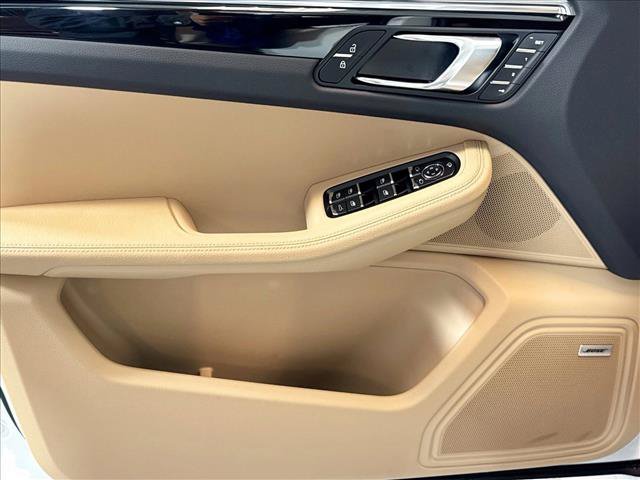 Certified 2026 Porsche Macan AWD/4WD image 11