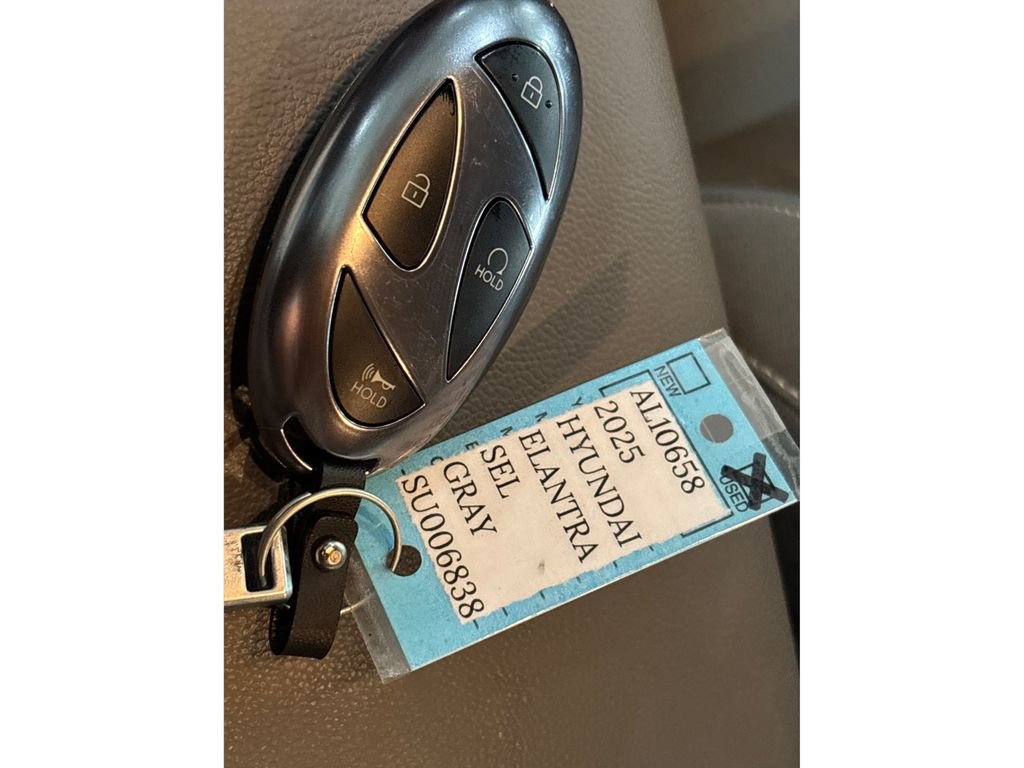 Certified 2025 Hyundai Elantra Sport image 21