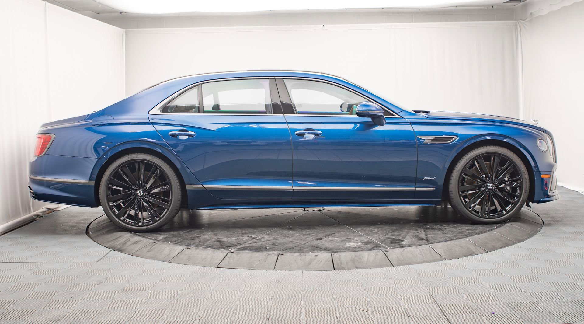 New 2026 Bentley Flying Spur Plug-In Hybrid AWD/4WD image 2