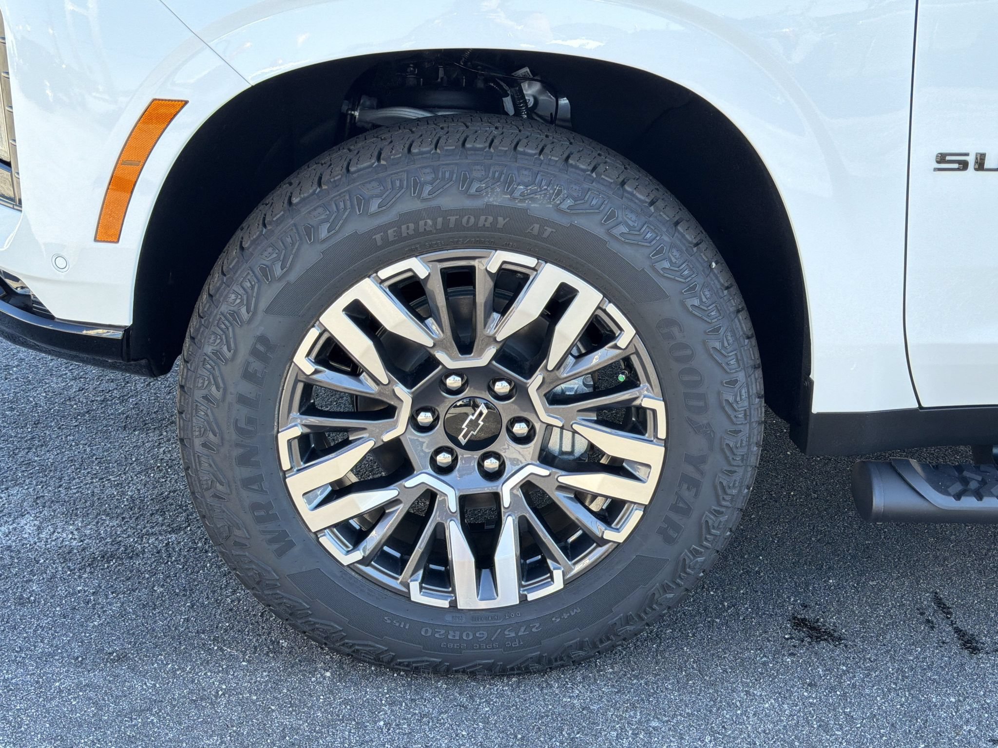 New 2026 Chevrolet Suburban Z71 w/ Z71 Off-Road Package AWD/4WD image 27