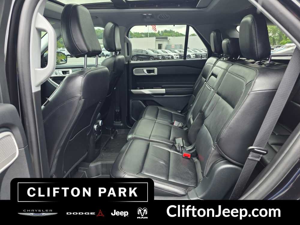 Used 2021 Ford Explorer Limited w/ Equipment Group 301A AWD/4WD image 13