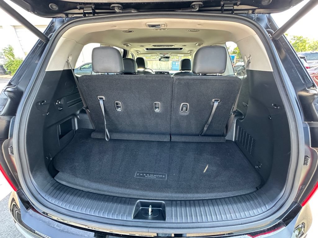 Used 2025 Kia Telluride S FWD image 17