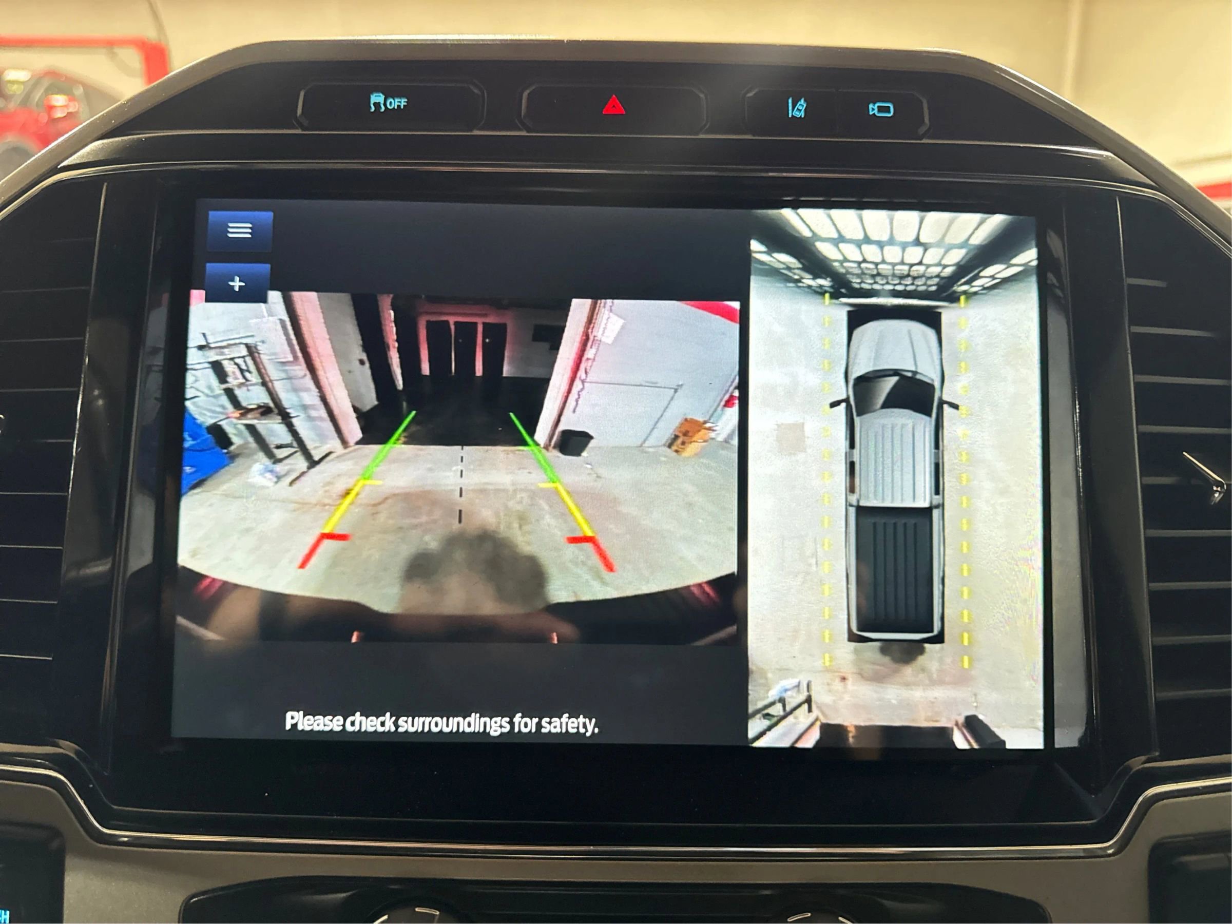 Used 2022 Ford F350 Lariat w/ Black Appearance Package image 29