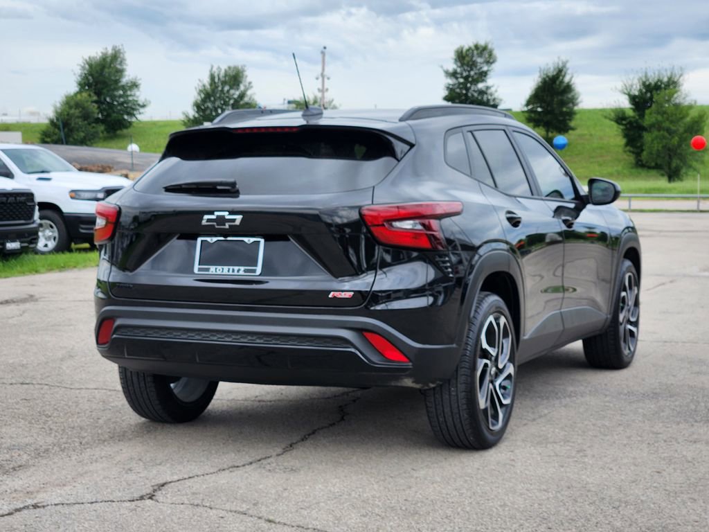 Certified 2025 Chevrolet Trax RS w/ Sunroof Package FWD image 5