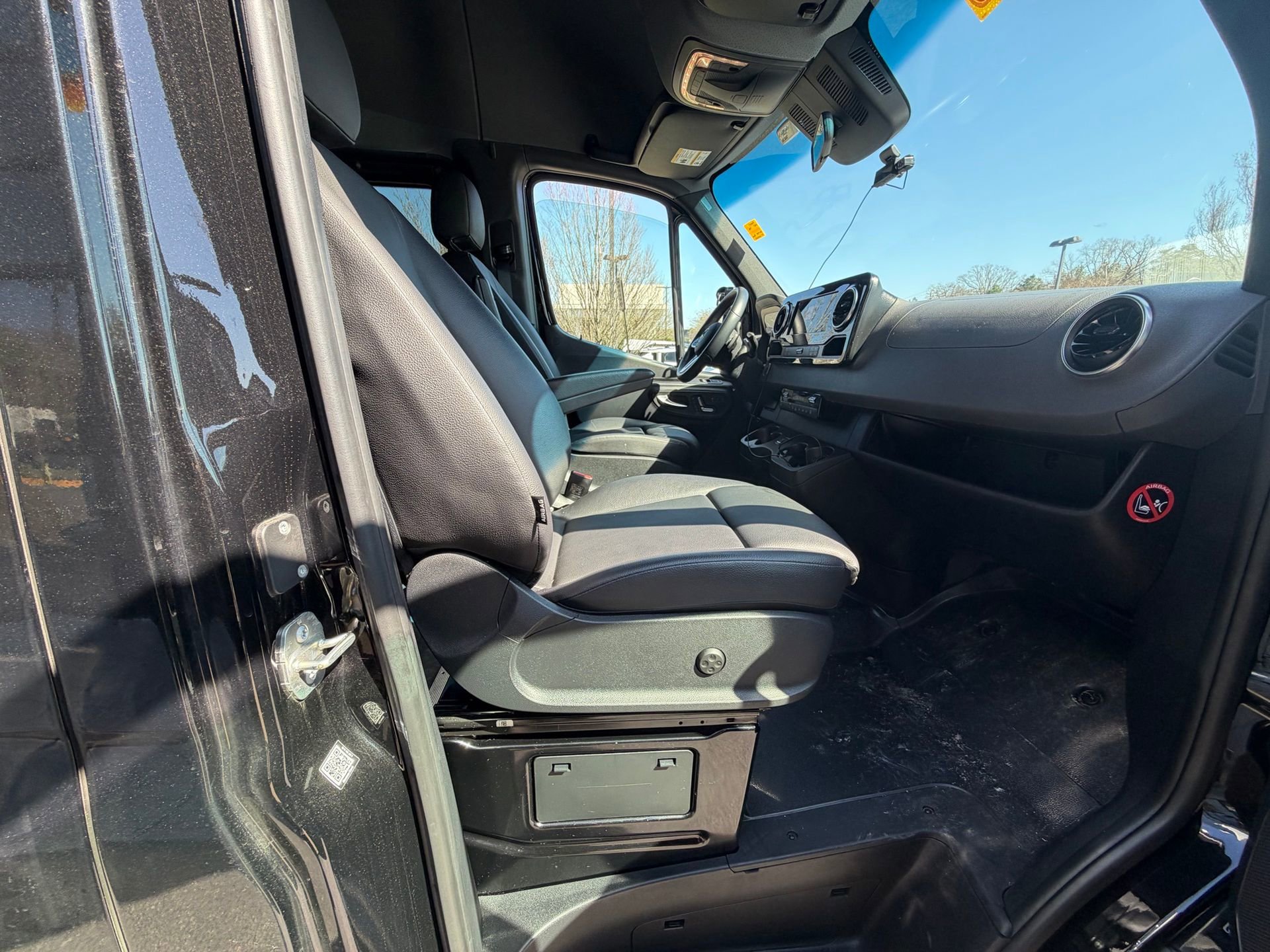 Used 2024 Mercedes-Benz Sprinter 2500 image 8