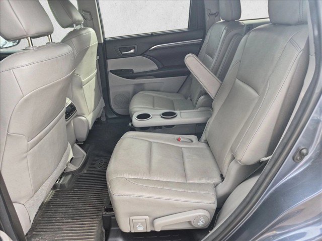 Used 2018 Toyota Highlander Limited Platinum AWD/4WD image 19