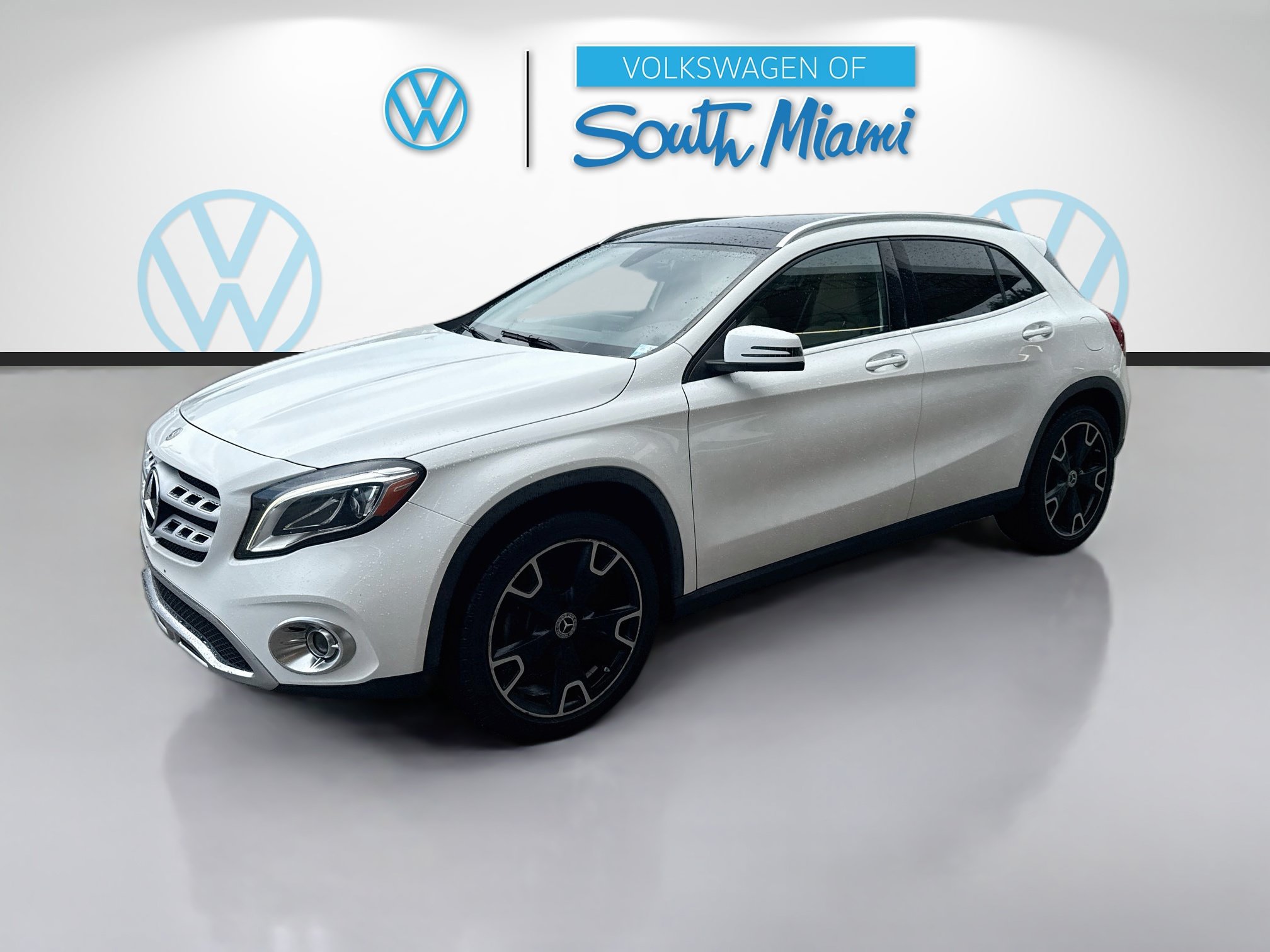 Used 2020 Mercedes-Benz GLA 250 4MATIC w/ Premium Package image 3