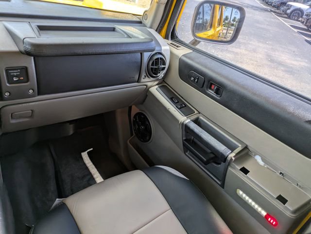 Used 2004 HUMMER H2 w/ Preferred Equipment Group image 12