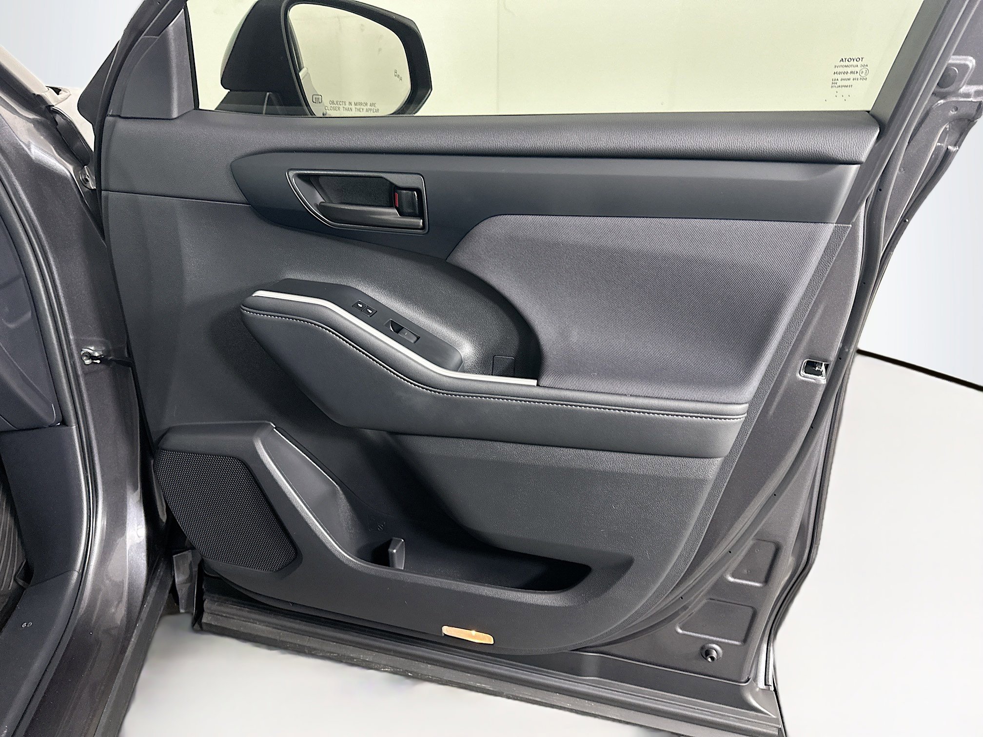 Used 2024 Toyota Highlander LE image 35