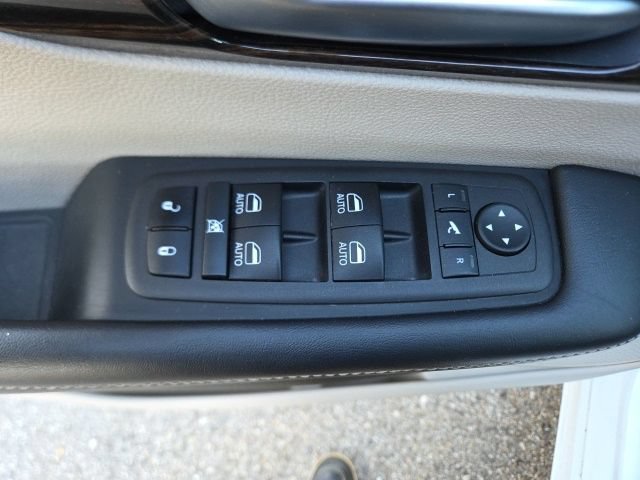 Used 2023 Chrysler Pacifica Limited FWD image 51