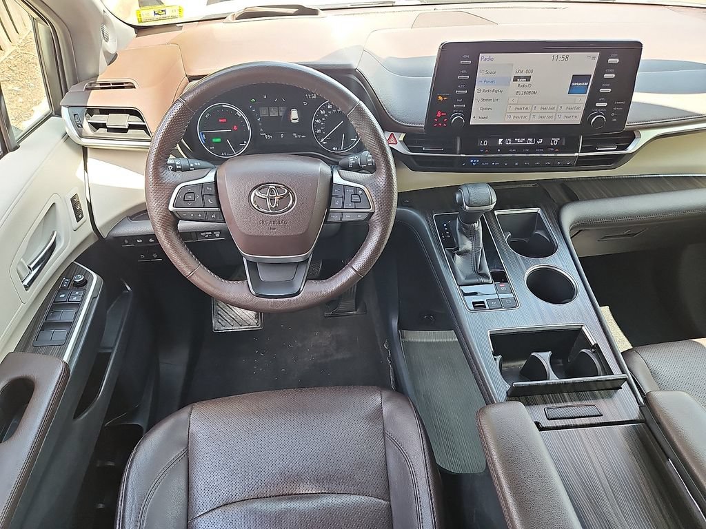 Used 2021 Toyota Sienna Platinum AWD/4WD image 11