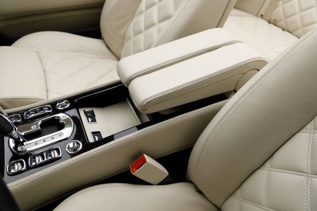 Used 2010 Bentley Azure T image 30