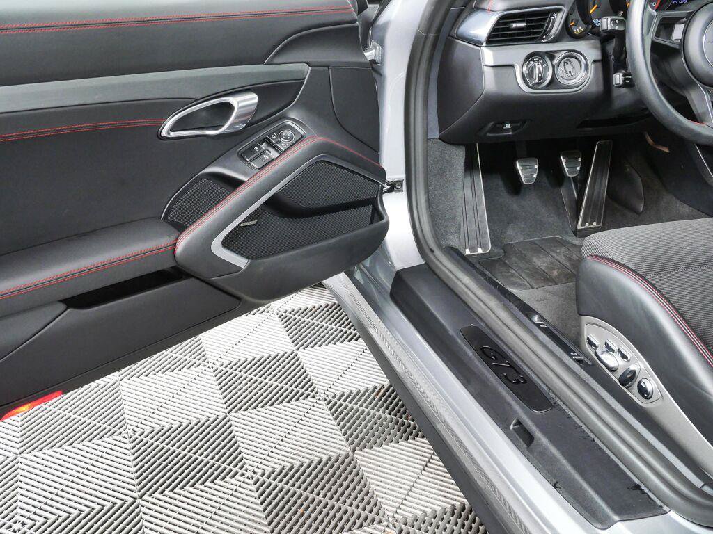 Certified 2018 Porsche 911 GT3 RWD image 8