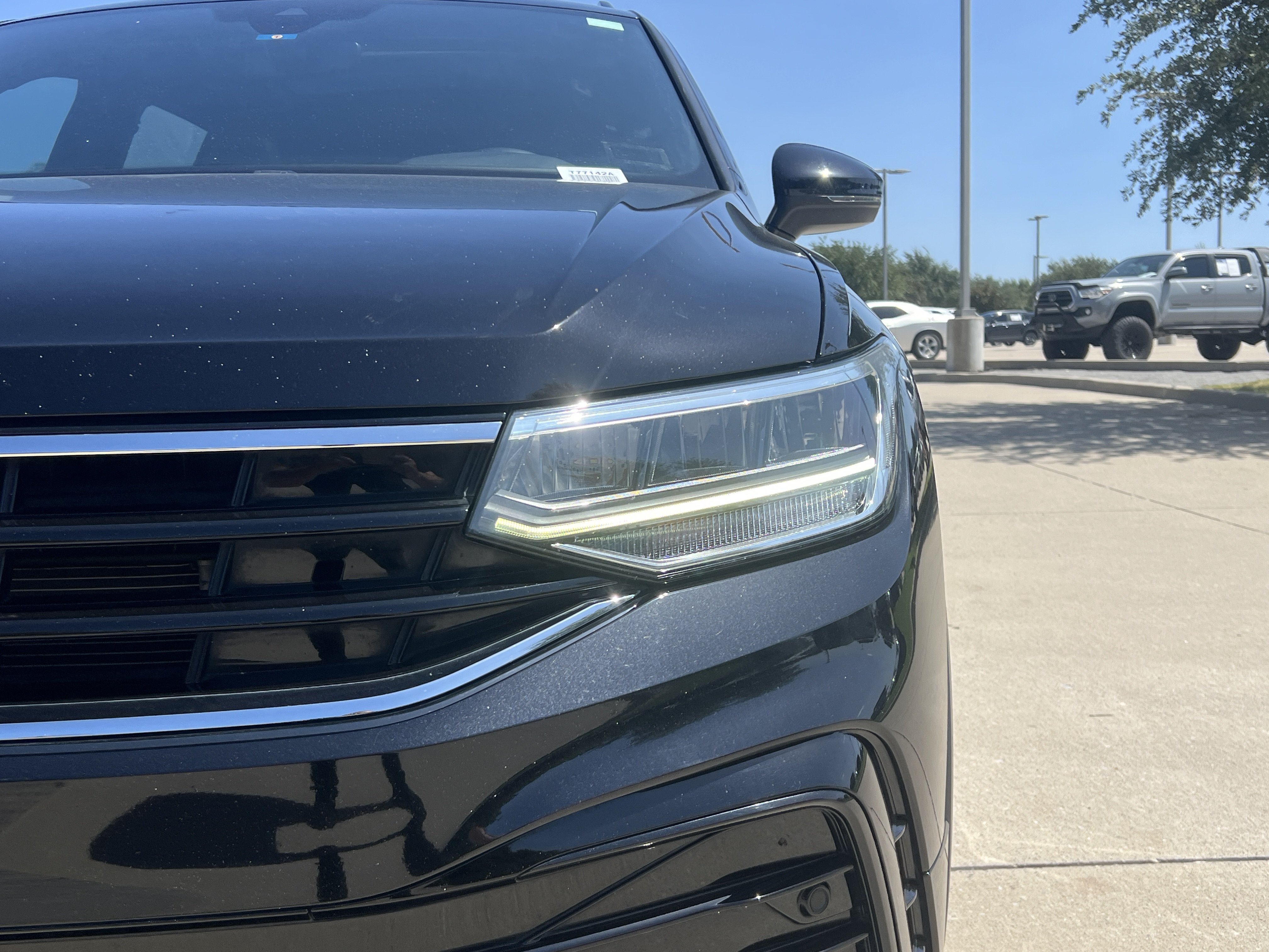 Used 2023 Volkswagen Tiguan SE R-Line FWD image 5