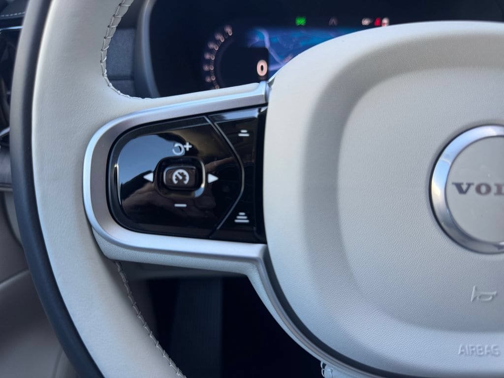 New 2026 Volvo XC90 B6 Ultra w/ Protection Package AWD/4WD image 16