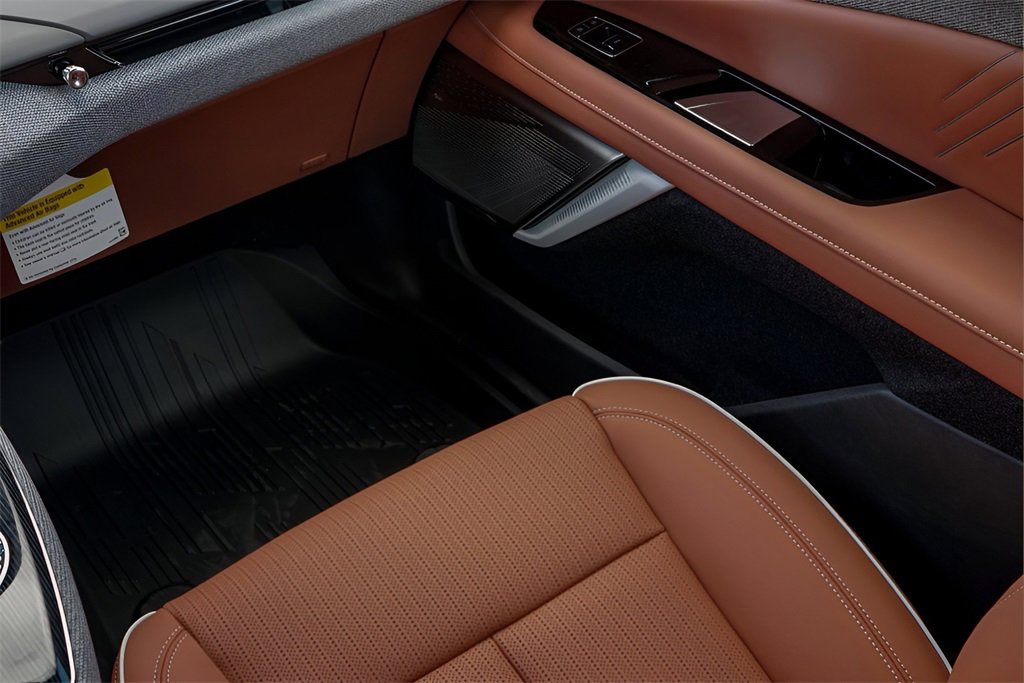 New 2026 Cadillac Optiq Luxury 2 image 18